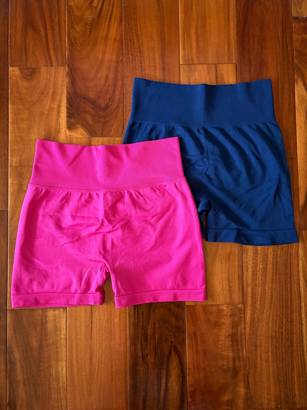 Seamless Scrunch Shorts Bundle in Hot Pink and Navy